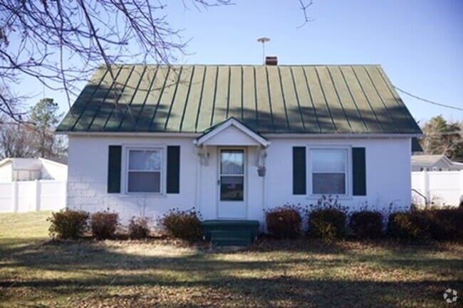 Building Photo - 118 Fairgrounds Rd Rental