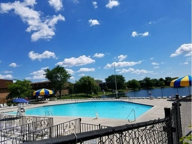 Building Photo - 9480 Bay Colony Dr Unit 3S