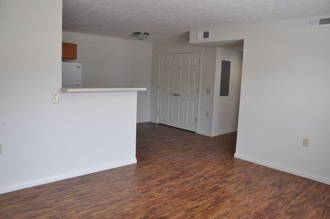 Photo - Elizabeth Lodge Apartments