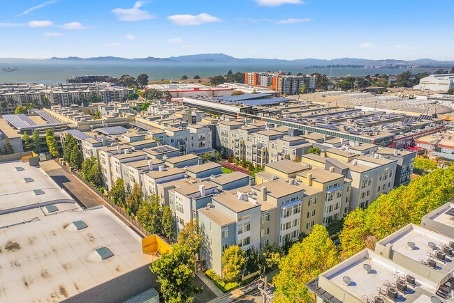 Building Photo - The Courtyards at 65th Street