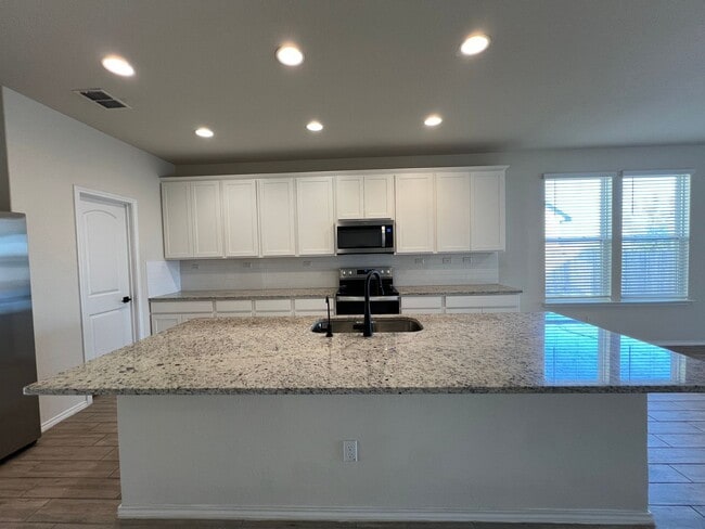 Photo - AWESOME 4/2 in Lily Springs