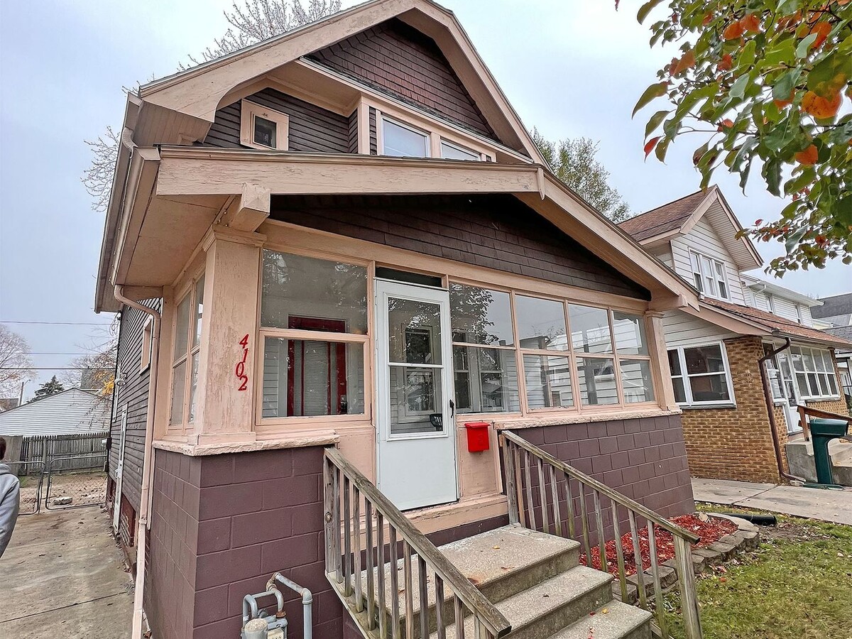 3 Bedroom Home- Five Points - 3 Bedroom Home- Five Points