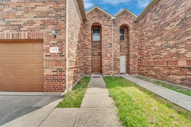 Building Photo - 338 Castleridge Dr