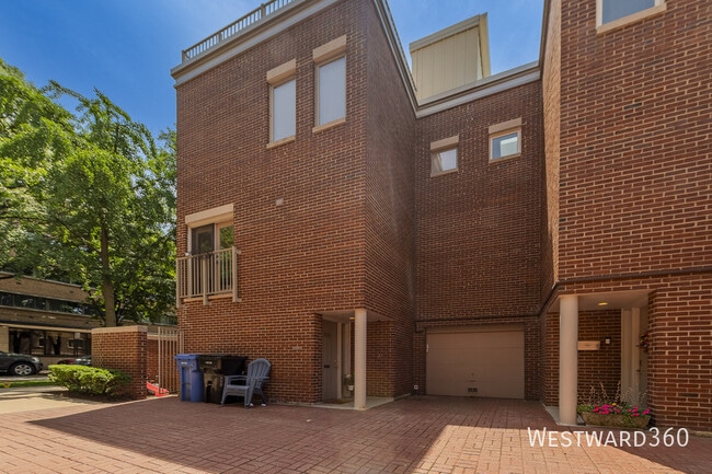 Photo - 2336 N Lakewood Ave