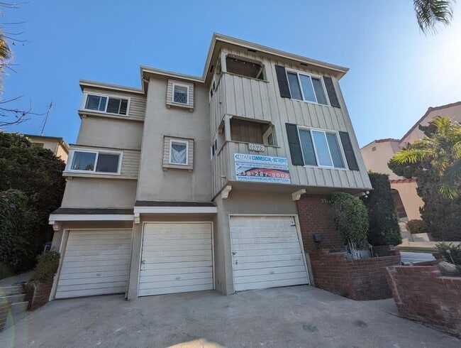 Building Photo - 3373 Rowena Ave Rental