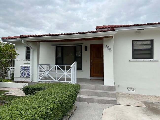 Building Photo - 1685 SW 15th St Rental