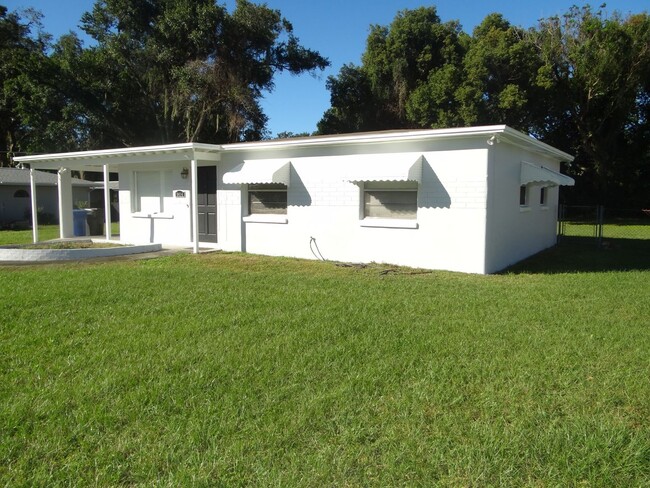 Mid century 3/1 home - Centrally located - Mid century 3/1 home - Centrally located