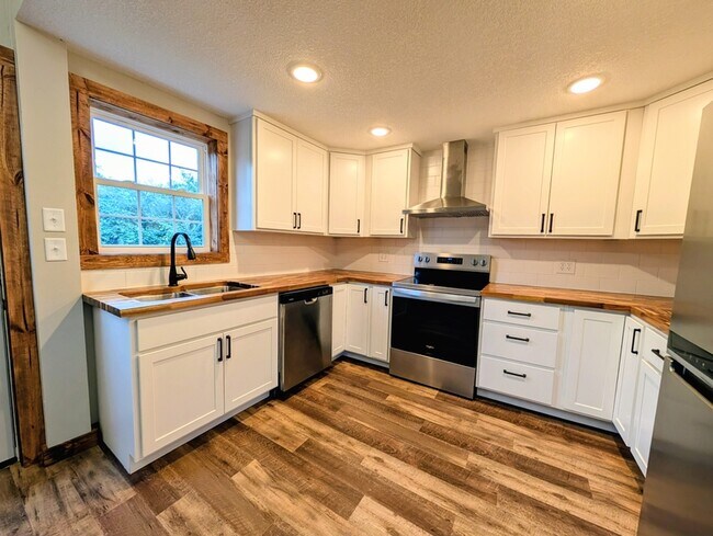 Photo - 230 Langstraat Ln