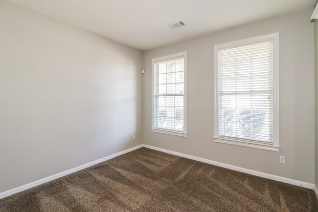 Photo - 2528 Mockingbird Ln