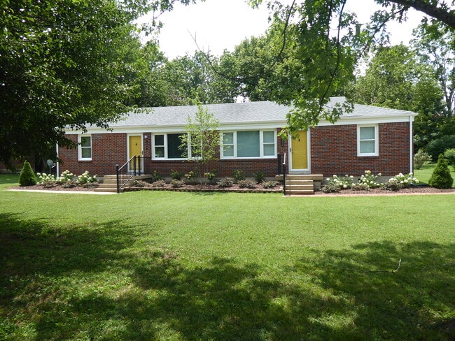 Photo - 211 N Bigby Dr House