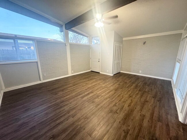 Photo - 1111 N Carrizo St