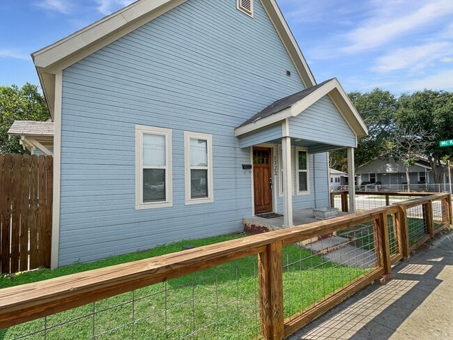 Building Photo - 1723 NW 25th St Rental