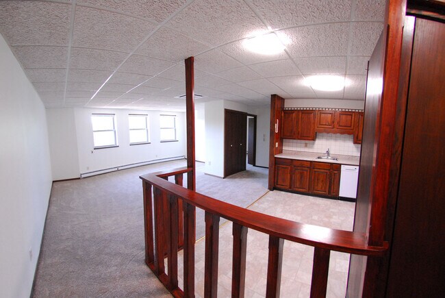 Apt. 29 Front Entry - Lincoln Apartments LLC