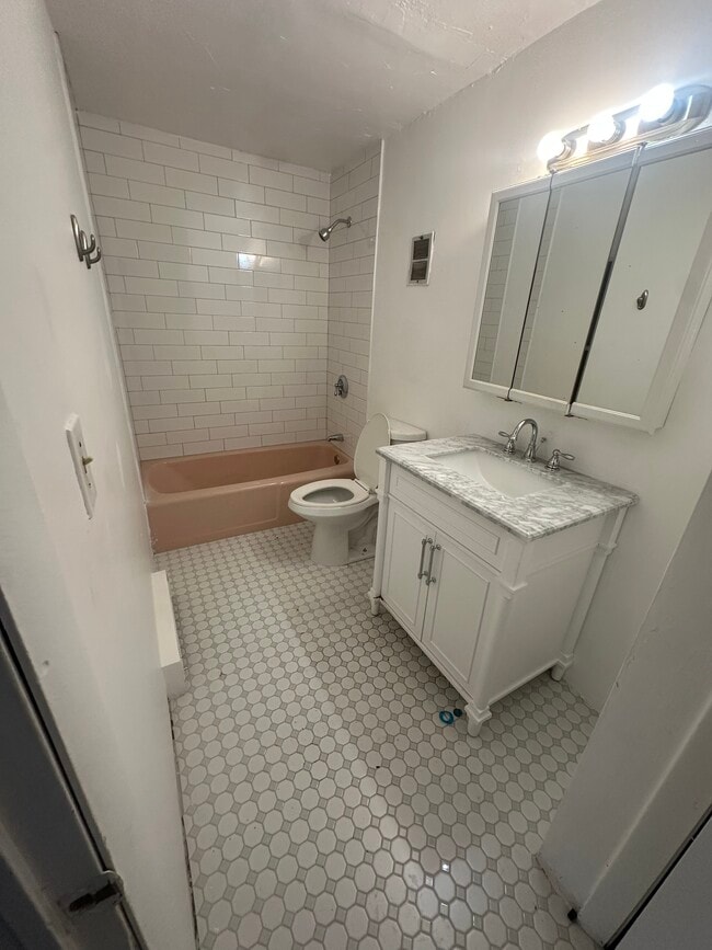 Building Photo - 224 Main St Unit 1B Rental