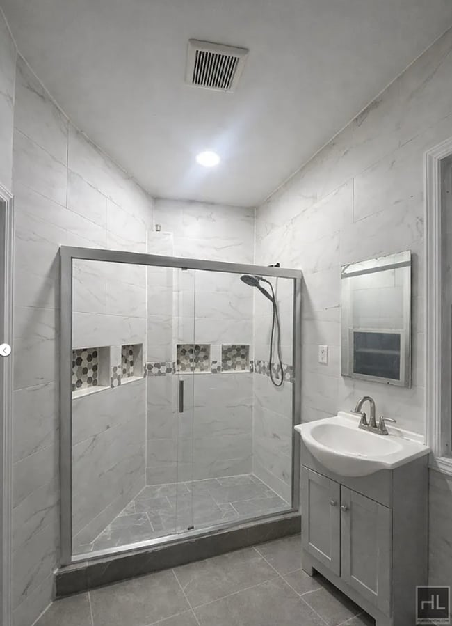 Photo - EASTCHESTER ROAD, BRONX Unit 2F