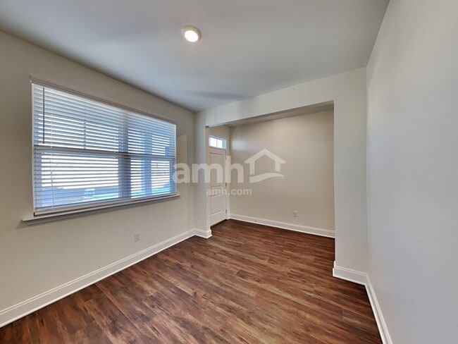 Building Photo - 2068 Williamshire Ln Rental