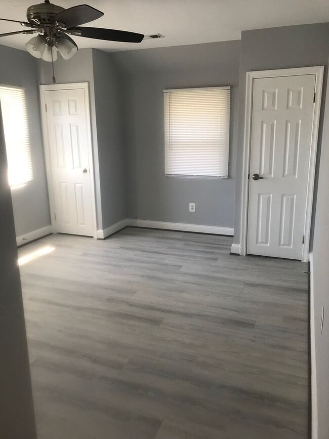 Photo - 928 Argonne Dr Unidad F Available $550