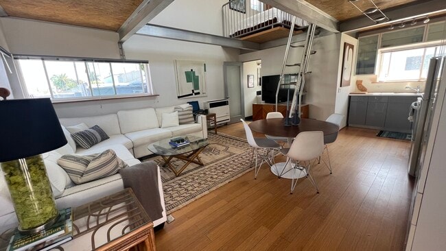 Photo - 1525-1522 Cabrillo Ave