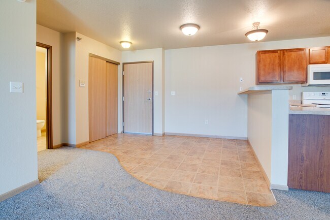 Waterstone Apartments Dining