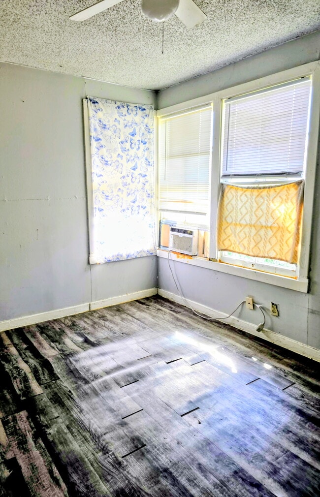 Photo - 1318 W 10th St