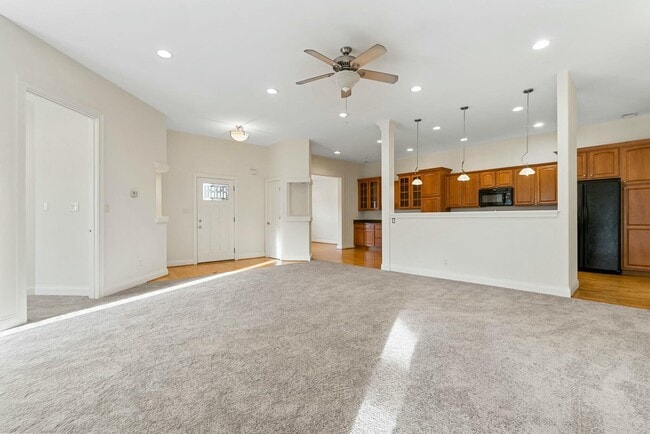 Photo - 592 Regency Cir