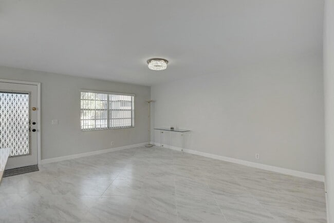 Photo - 988 Normandy Trail Unit 988