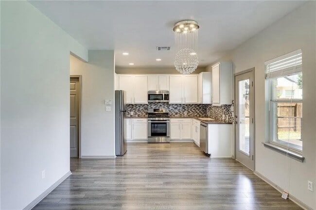 15113 Fernhill Dr
