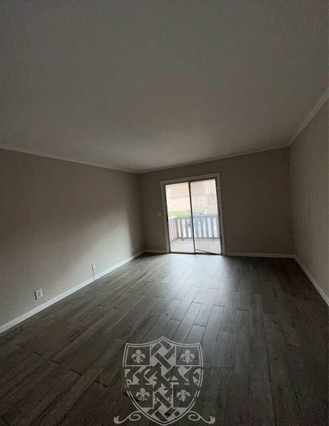 Photo - 370 Wallace Rd