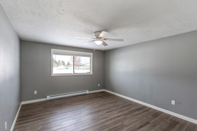 Photo - 3507 E 57th Ave