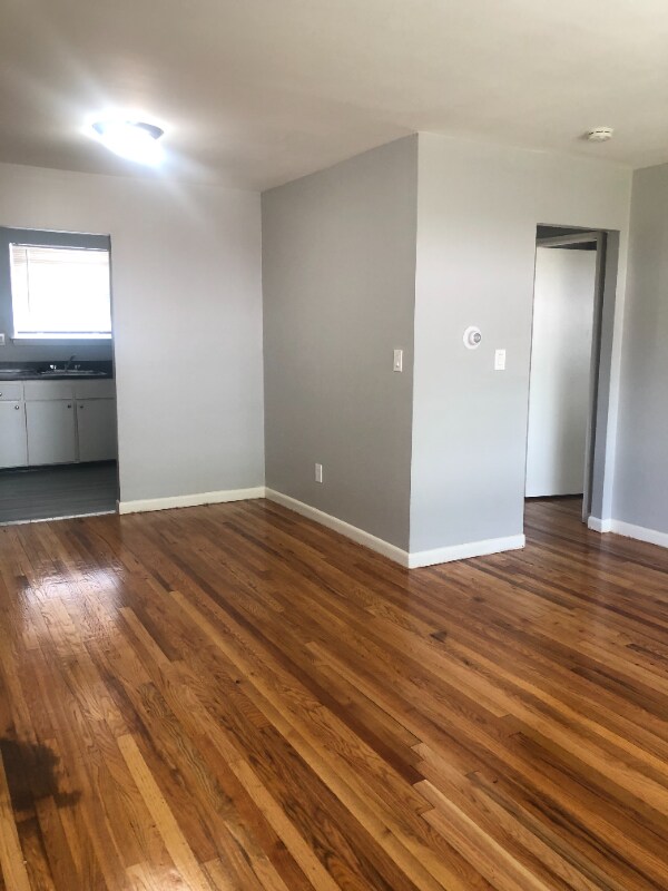 Photo - 1570 Willard Ave