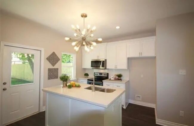 Photo - 210 Garrotsville St