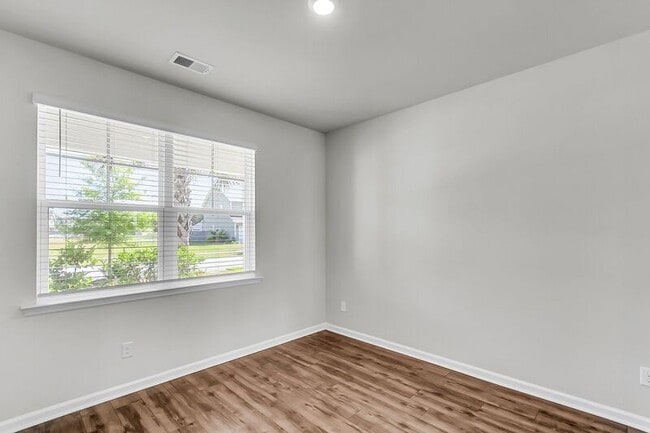 Photo - 425 Ribiero Dr