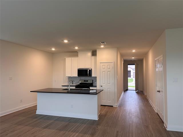 Photo - 649 Saxony Dr