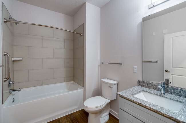 3BR, 2BA - 1,042SF - Bathroom