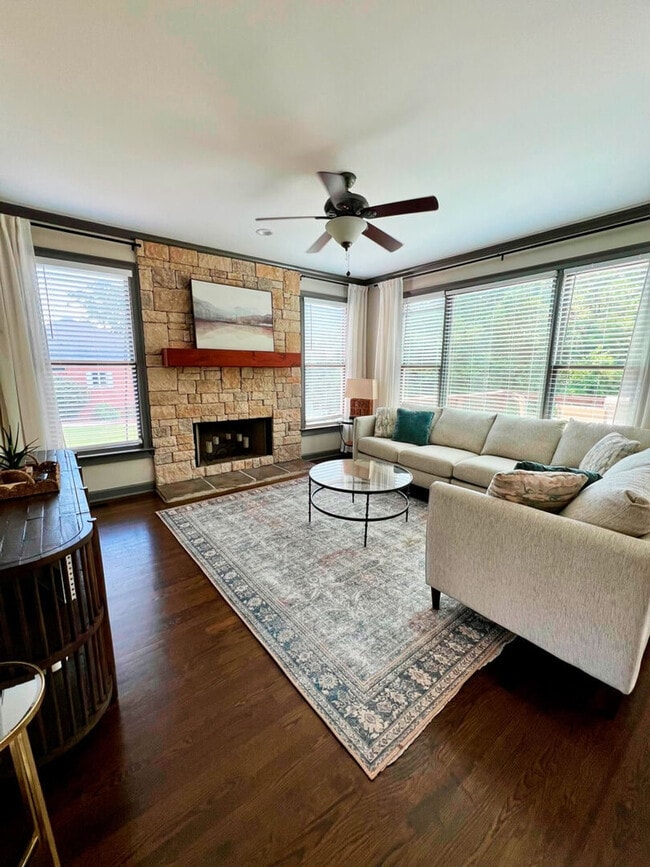 Building Photo - 10 Bridlewood Ct