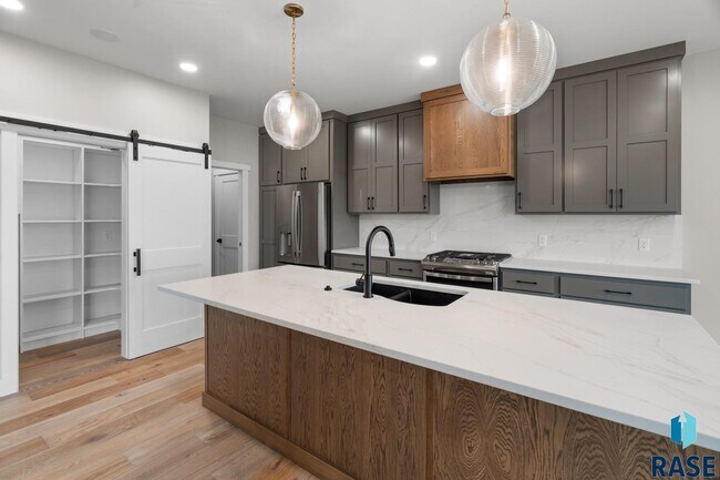 Photo - 1137 N Thompson Ave