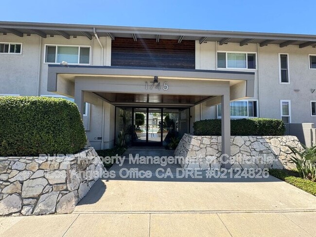 Photo - 1745 Maple Ave