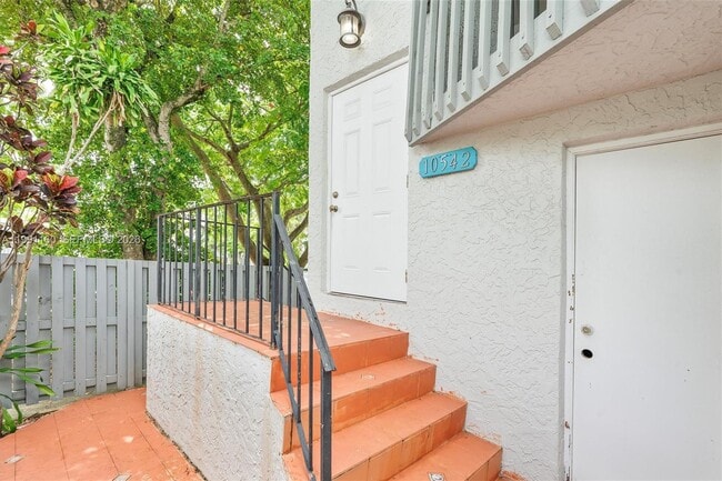 Photo - 10542 NW 7th Terrace Unidad B7