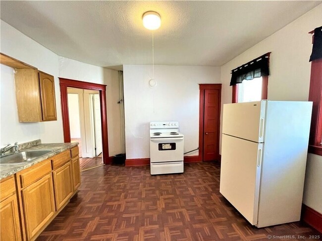 Building Photo - 40 Cabot St Rental