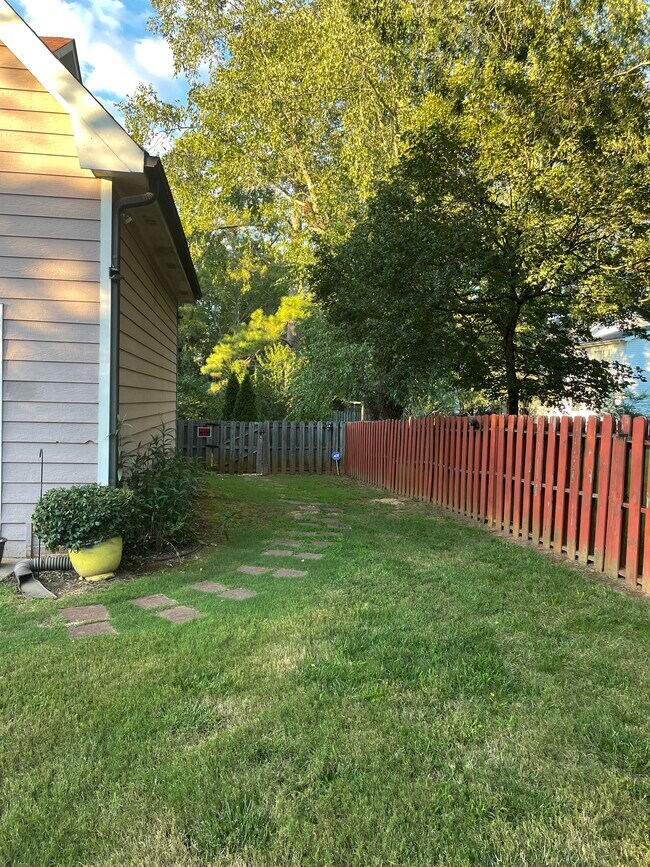 Photo - 817 Ravins Way