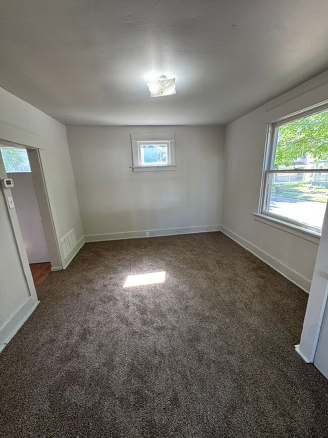 Photo - 1360 Huestis Ave