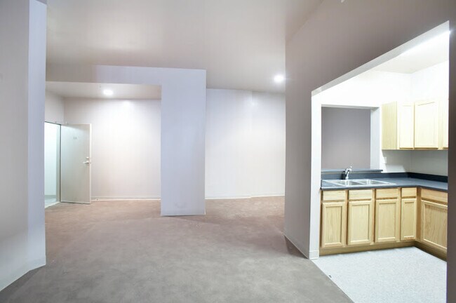 Photo - 242 S Broadway Unidad 100