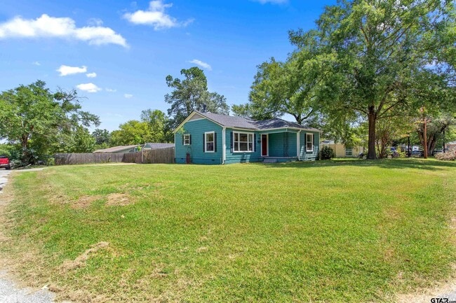 1126 Skyline St