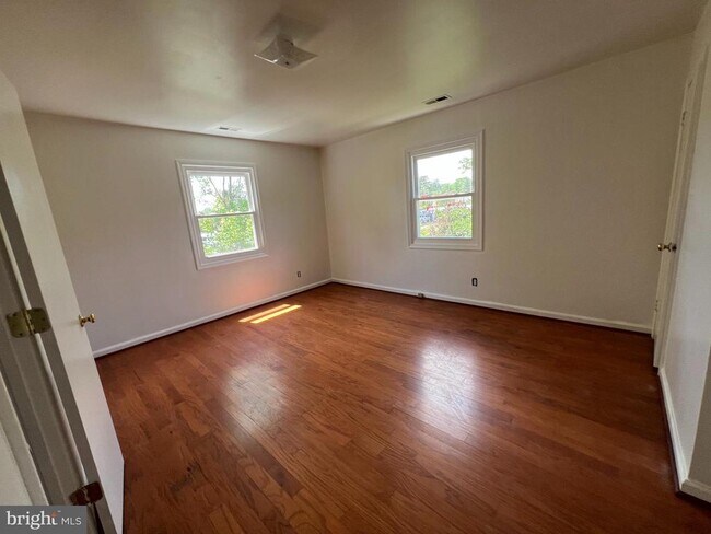 Photo - 5309 Mitchell St