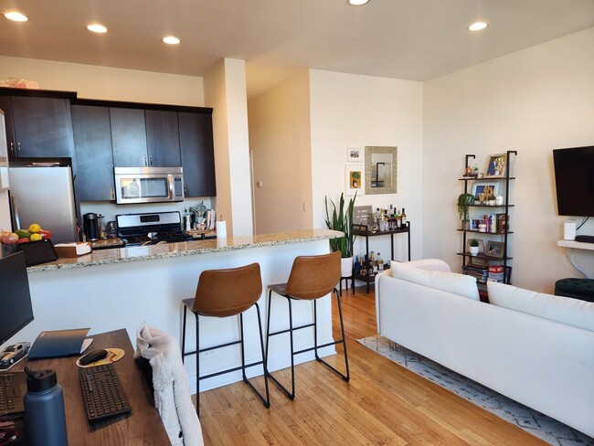 Photo - 1 bedroom in Lakeview with balcony Unit 407