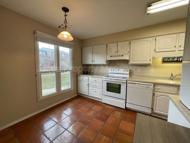 Photo - 2591 Stratford Dr