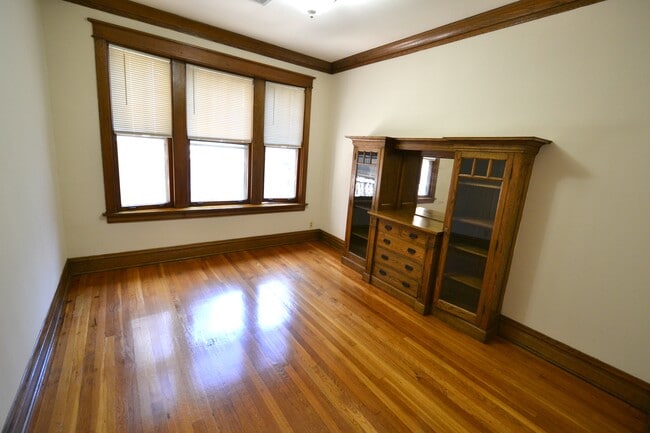 Photo - 3767 N Lakewood Ave Unit 2