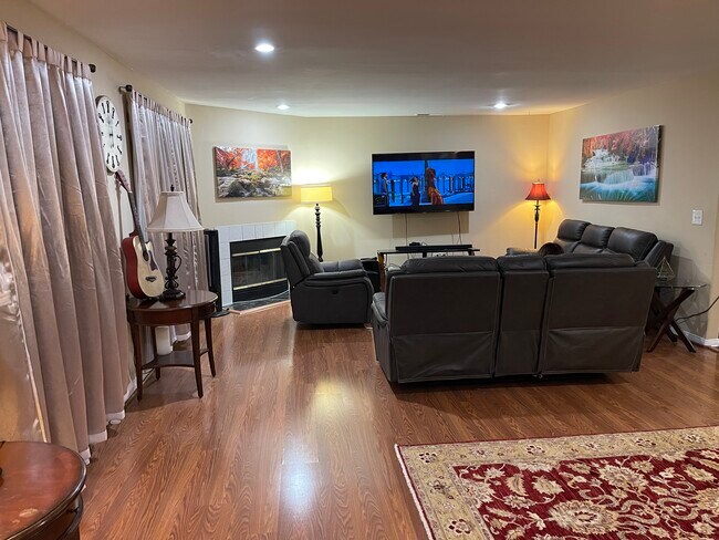 Photo - 1660 W 146th St