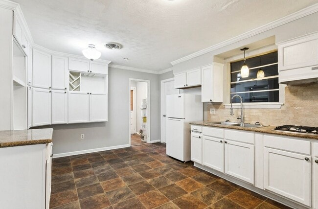 Photo - 7928 Edward St