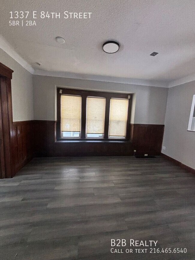 Photo - 1337 E 84th St